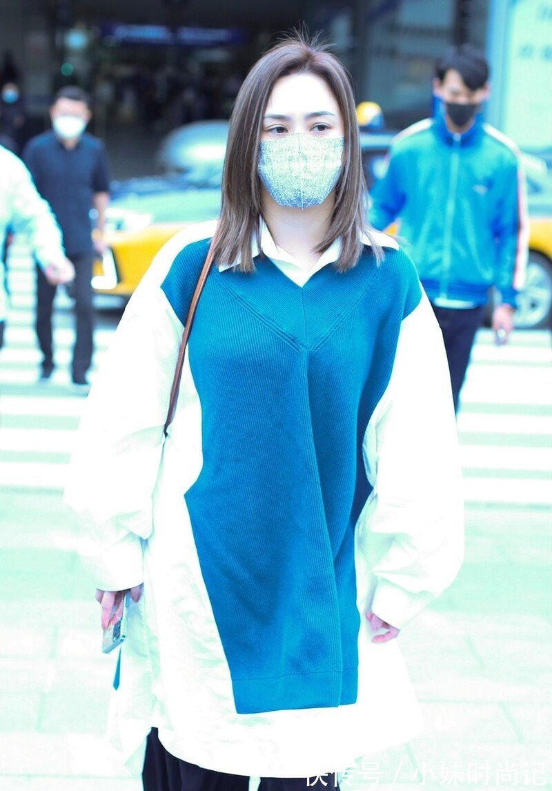 衣品 阿娇发胖后衣品“堪忧”,穿大码衬衫还配阔腿裤,目测像130斤