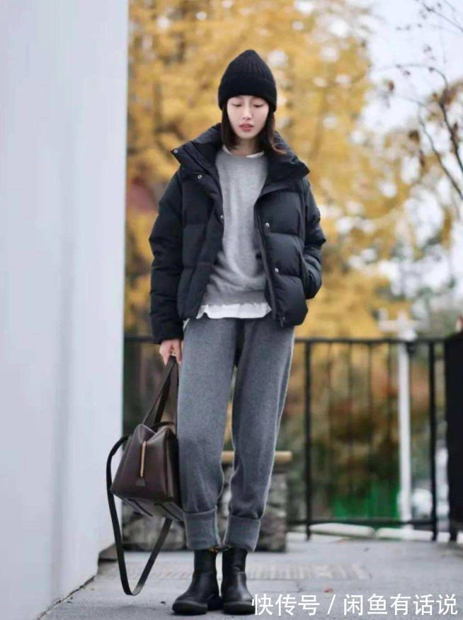 鲨鱼裤|羽绒服+阔腿裤过时了,现在流行搭配“鲨鱼裤”,上松下紧更时髦