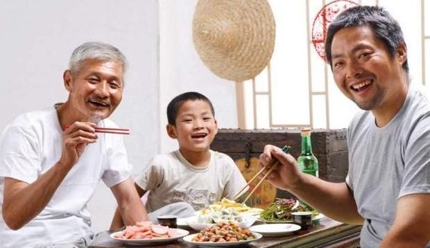 营养均衡|想要身体健康,以下3件事在晚餐尽量少做,长寿或许在靠近
