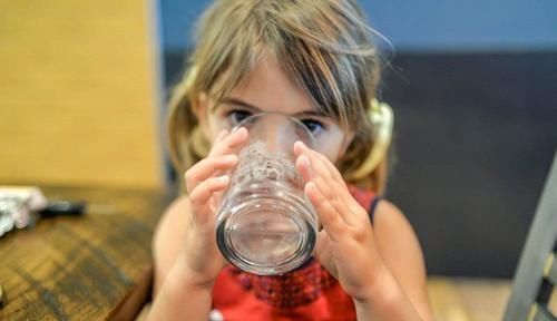 孩子|儿童营养专家这5种食物是“身高克星”,家长别再给孩子吃了