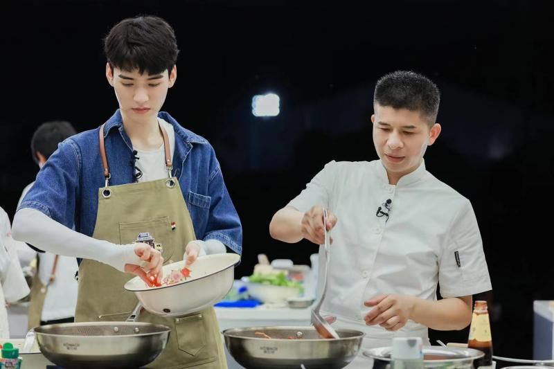 姚安娜|《中餐厅5》今晚10点开播, 厨房小白开启美食探索之旅