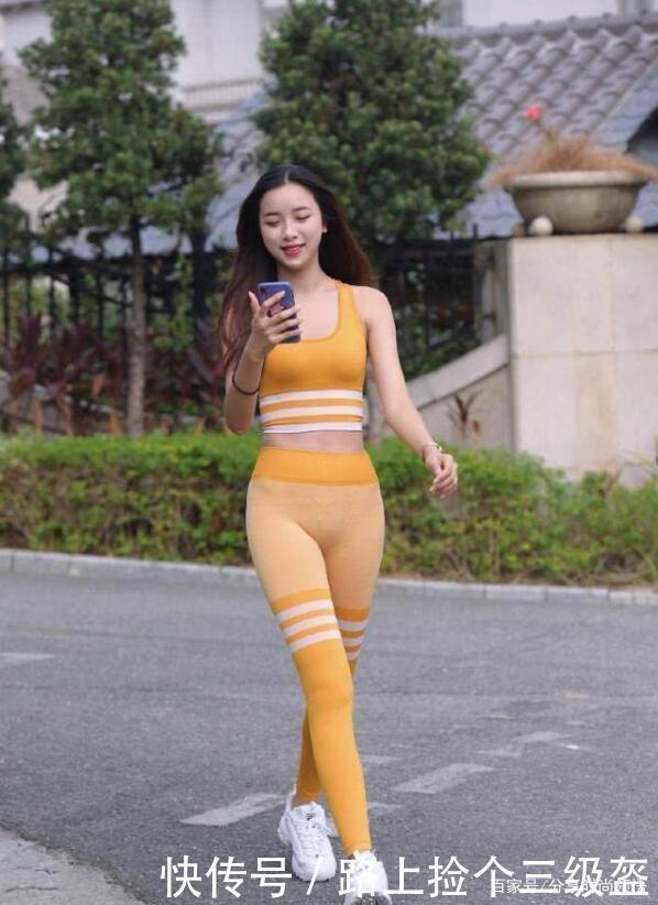 随意自然的打底裤,呈现的美感不言而喻,就看你是否喜欢选择它