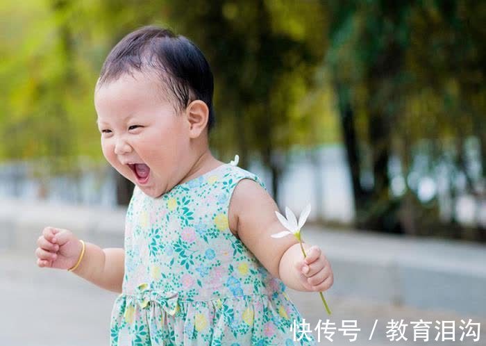 小宝宝|14个月宝宝有这几种表现，家长偷着乐吧，说明孩子语言发育好！