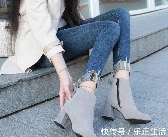 高跟鞋 小蛮腰! 每个女人都渴望吧 穿上一双高跟鞋+裤袜, 美得亭亭玉立