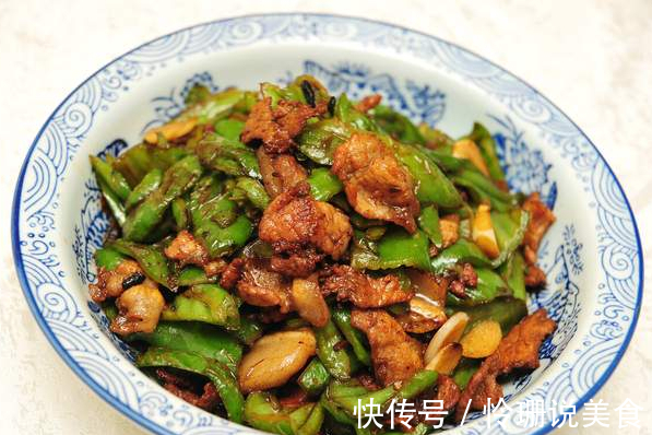 做辣椒炒肉,先炒辣椒还是先炒肉记住2个技巧,肉片滑嫩辣椒香