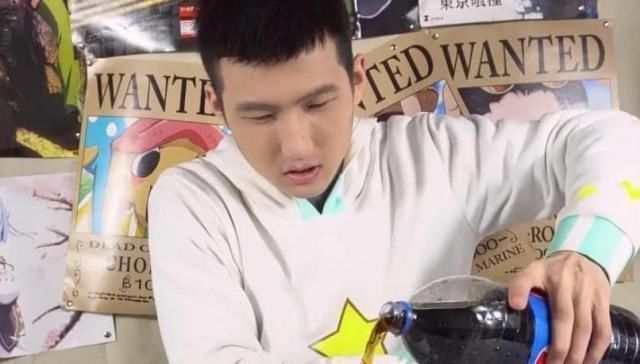 一大瓶百事可乐能倒几杯肯德基的可乐看完你会恍然大悟