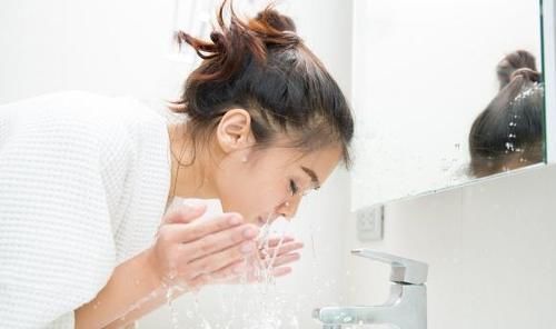 子宫|女性产后多久能碰凉水?想要子宫恢复得好,最好别少于这个天数