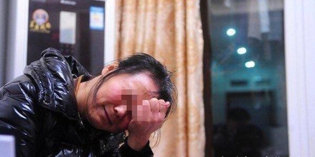 小丽|女子生下孩子,不料孩子竟是双性人,得知原因,女子怒扇婆婆