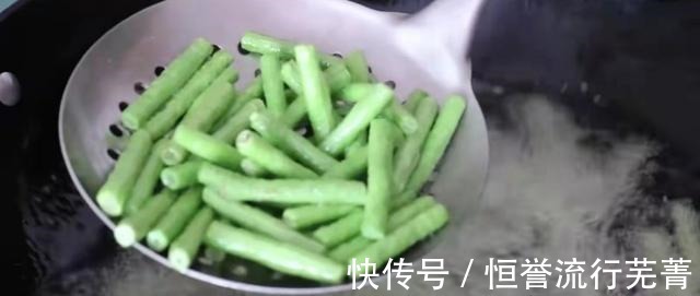 茄子加豆角学会这样做,给肉都不换,营养下饭又解馋,上桌就扫光!