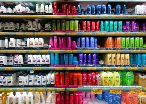 头皮|这“两款”洗发水建议别买，价格贵还鸡肋，头发出油是有原因的