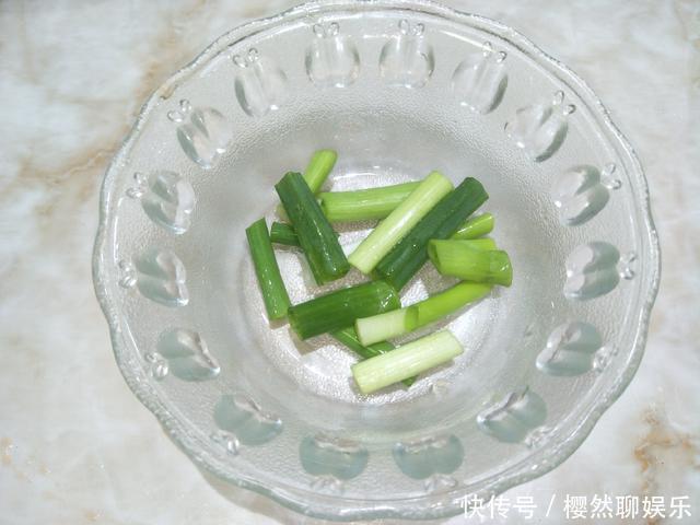 西红柿又有新吃法,加2样食材,锅里简单一炒,香辣多汁超下饭