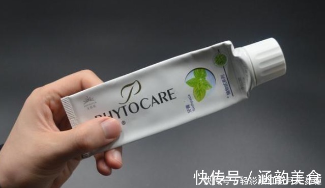 热水壶|用完的空牙膏管别扔,放在厨房一年省好几百块,邻居见了个个夸好