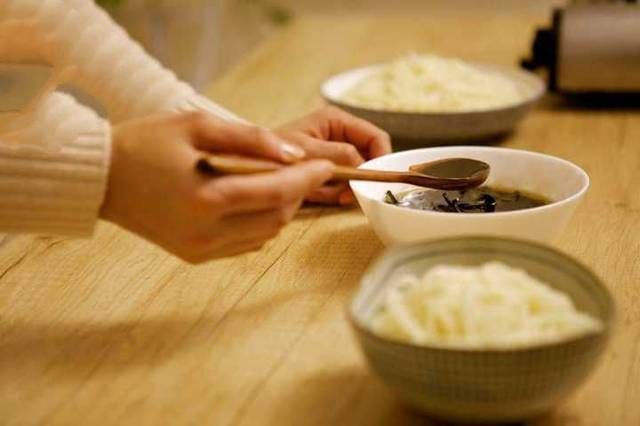 早餐面条这样做,香到骨子里,孩子一大碗都不够吃