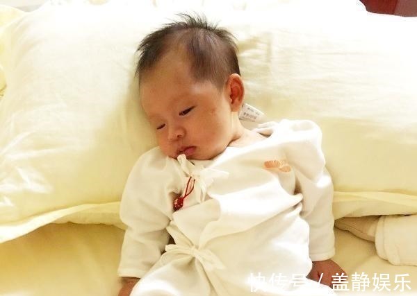 锻炼|抬头、翻身、独坐、行走,1岁前宝宝大运动发育规律,你娃达标吗