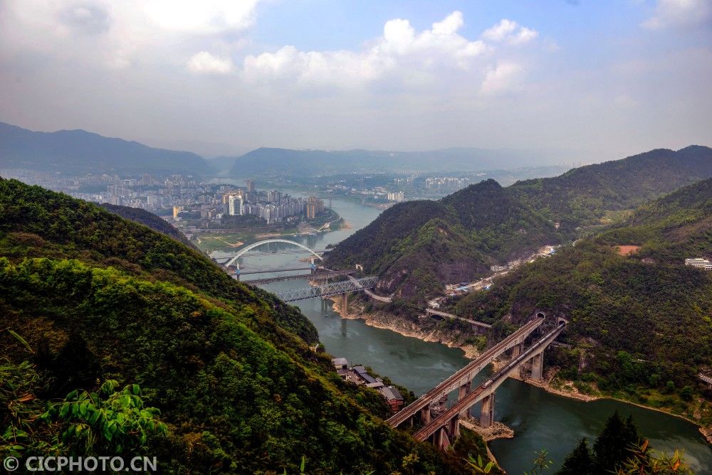 鸟瞰天下美景 绿水青山常在