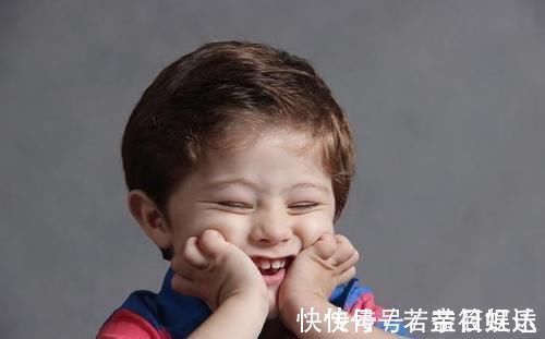 店员|孩子在超市里打碎一盒鸡蛋,店员要求10倍赔偿,母亲的做法被称赞