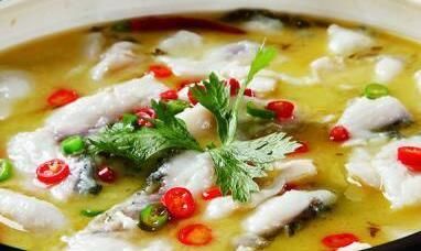  自来水|冬天到了，在家来一锅热气腾腾的酸菜鱼，鱼片滑嫩，酸菜爽口