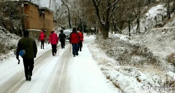 沙漠水：初春的小雪