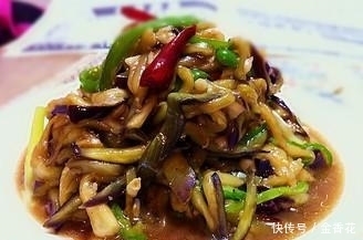 美食推荐:油酥土豆丝,韭菜炒茄丝,肉炒豆角丝,干烧鲫鱼的做法