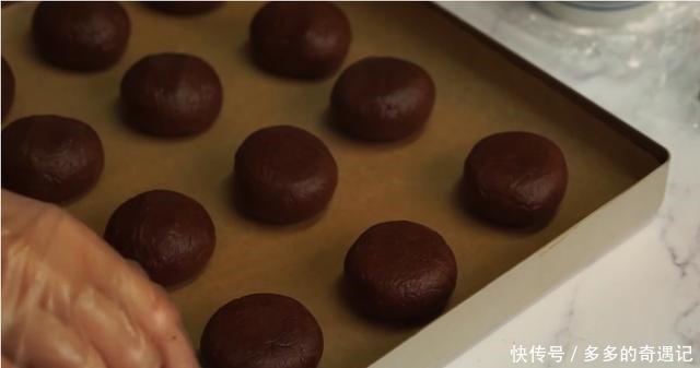 软心巧克力曲奇,麻薯爆浆拉丝粘糯浓香零食中的李奎妹妹