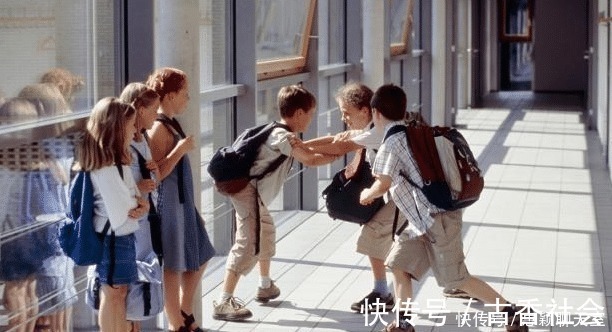 妈妈|孩子问“我被打了,能还手吗”,这妈妈的回答显高智慧,值得学习