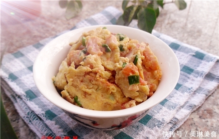 鸡蛋番茄新做法,老人小孩都喜欢,香嫩开胃超简单,上桌就抢光