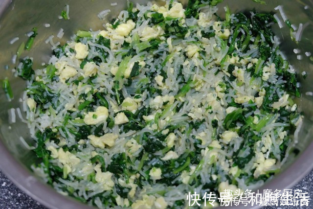 面粉|菜盒子薄皮大馅特好吃，面粉不用开水烫，放多久都不会硬！