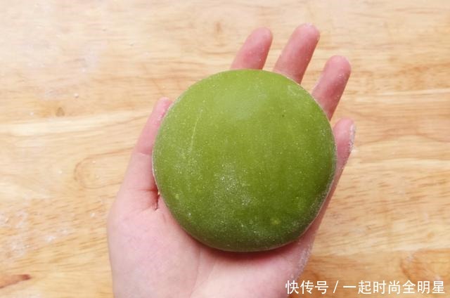 网红糯米糍雪糕,教你在家就能做,软糯香甜,奶味十足,快试试