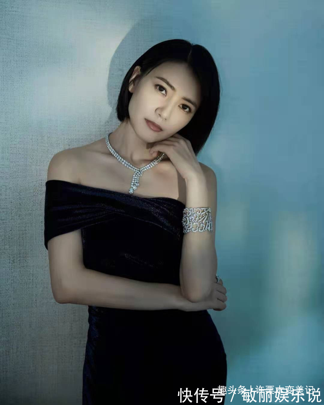 圆脸 女人过了45岁尽量别留长发、烫卷发!推荐这5款发型,太减龄