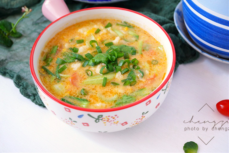 70岁婆婆教做的“疙瘩汤”,火了朋友圈,和面不用水,味道棒极了