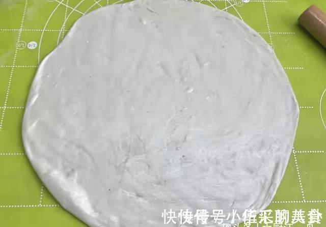中筋面粉|怎么烙饼才能不硬？关键在和面，面点师教你3招，外酥里软又解馋