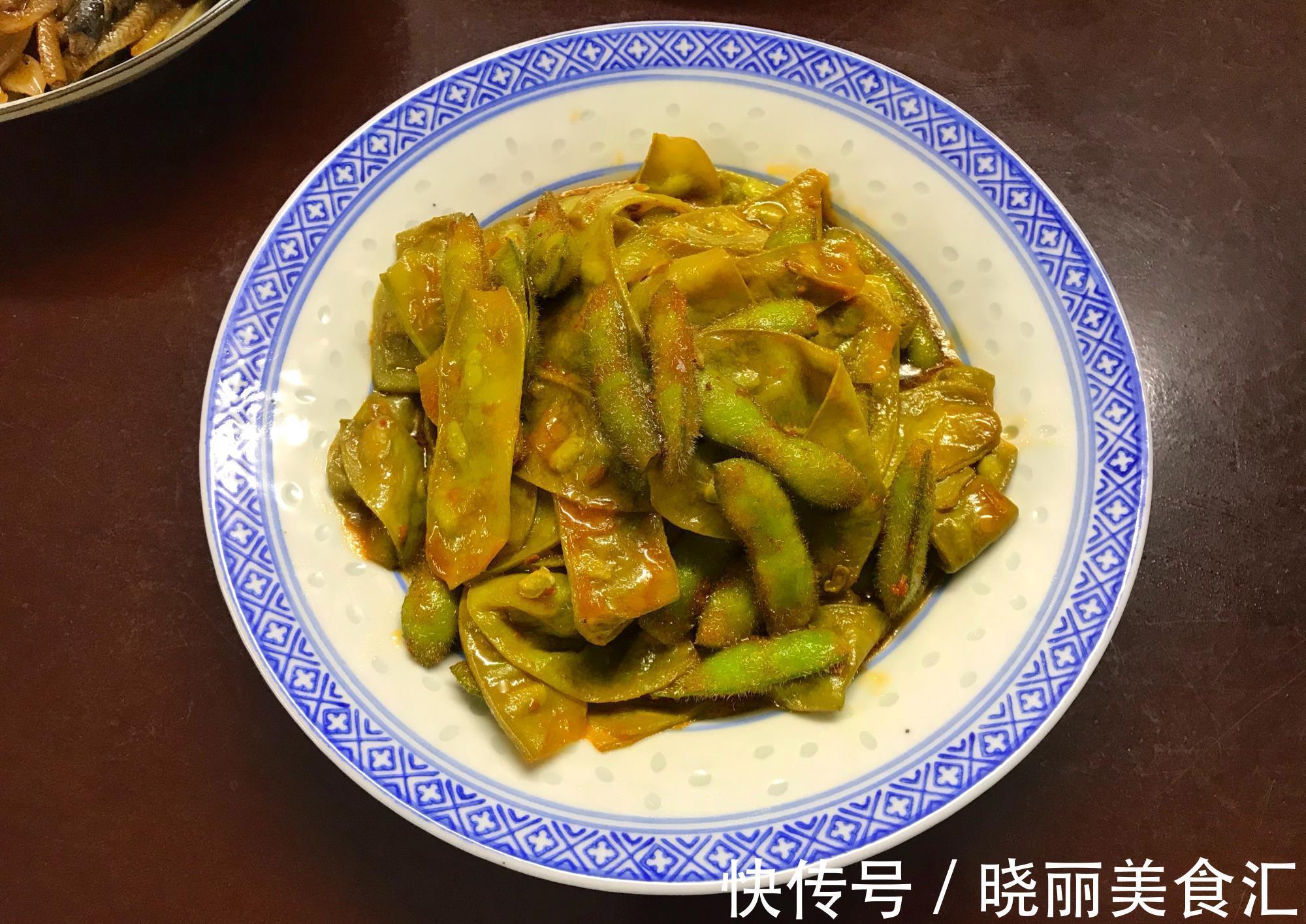 精致|一家三口的晚餐,2菜1汤,菜不精致但养人,网友:好吃接地气