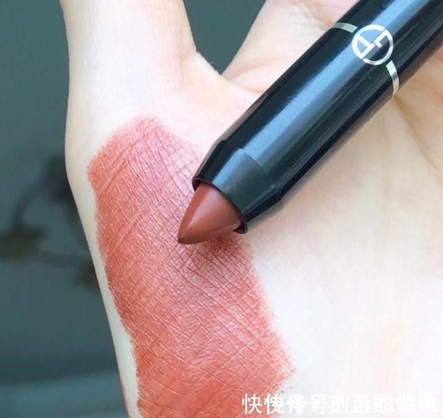 奶茶 今年偏“奶系”口红太火,大牌中就属这四只,显白又百搭!