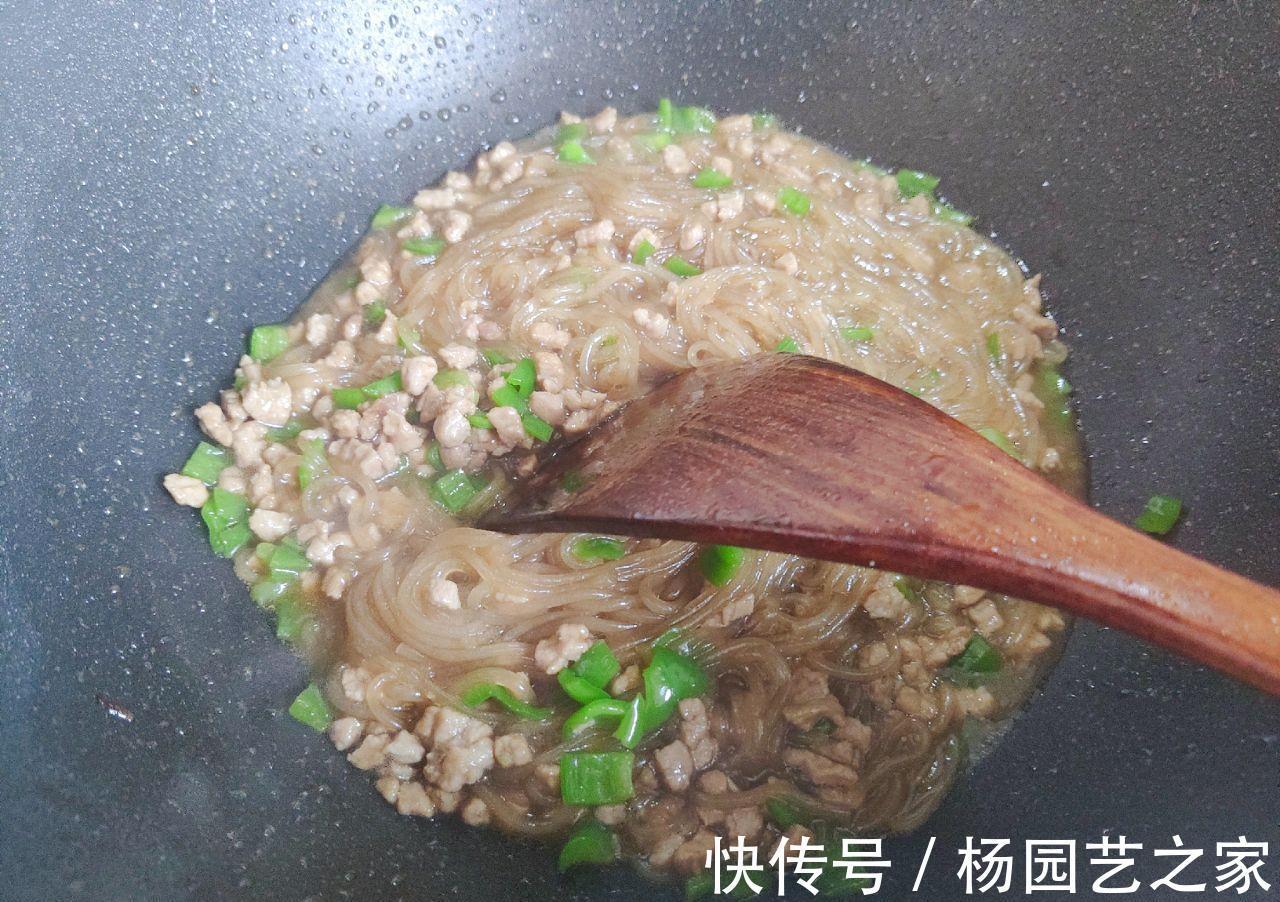 家常肉末粉条，做法简单，粉条爽滑，肉末鲜香，下饭又解馋