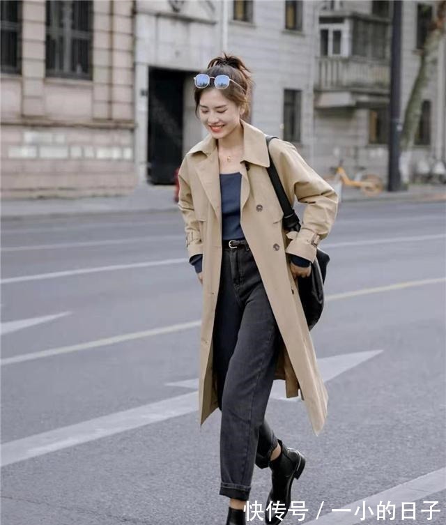 大衣+ 今年火了一种穿搭,叫“大衣+裸靴”,优雅大气,早春穿正合适!