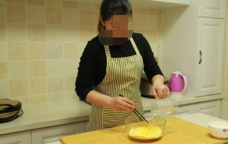 玉米面最正确的做法,开水一烫,筷子一搅,儿子说比蛋糕好吃