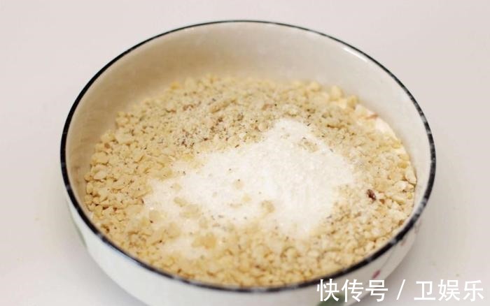 半斤大米、一把坚果,比蛋糕好吃10倍!既是零食,又是早餐!