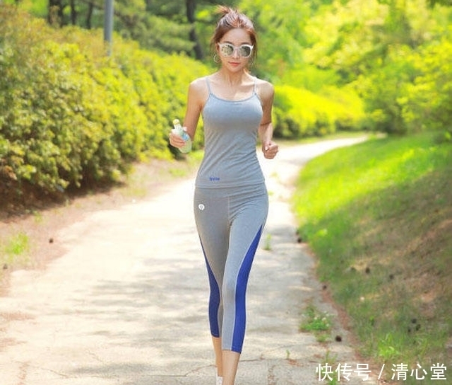 俏皮|时尚打底裤美女,大秀高挑身材!图4小姐姐俏皮动作格外迷人