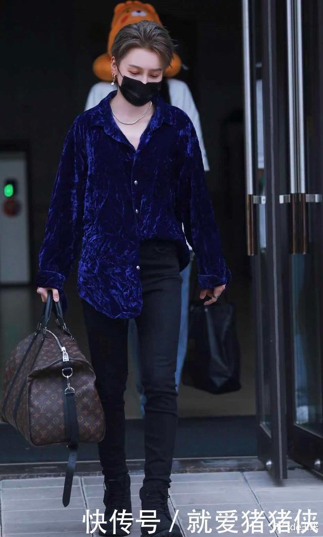 高级|这种“秋冬专用材质”高级又贵气,贵气的女人大多钟爱它