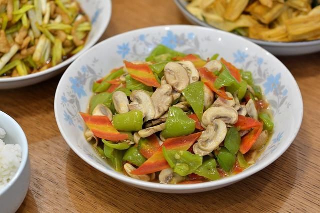 北京一家3口的日常晚餐，2荤2素，网友：接地气儿，讲究有营养