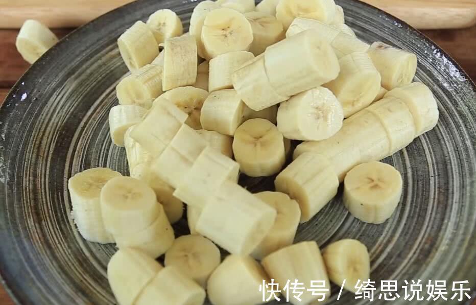 女子把“香蕉”做成以下小吃,带去公司,同事尝后马上预定10斤