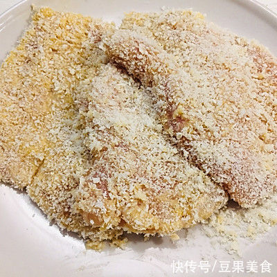 做香酥炸鸡排时,记住这几招,绝对美味