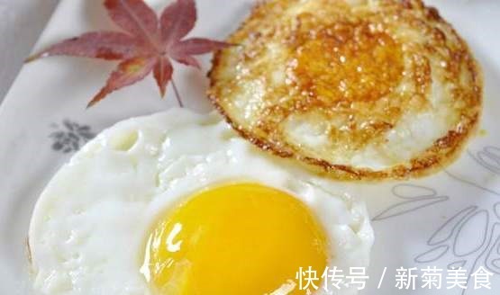 荷包蛋|煎荷包蛋，冷油下锅还是热油分享正确做法，鸡蛋又圆又嫩不粘锅