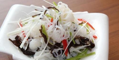 女性到了中年常吃四种食物,值得每天吃一些,排毒消脂,延缓肌肤