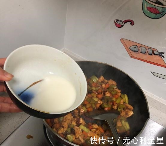 下饭还好吃的宫保鸡丁，简单好做，家人也喜欢吃！