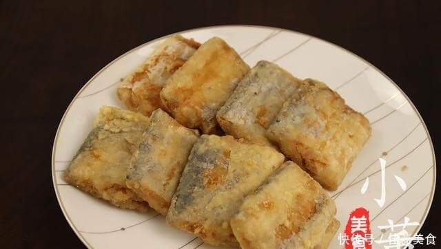 带鱼不要直接下锅炸,多加这2步,外酥里嫩无腥味,上桌就扫光