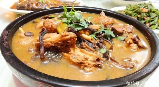 齐才|婆婆请客抠门,6人吃饭只点5道菜,端上来后众人蒙住