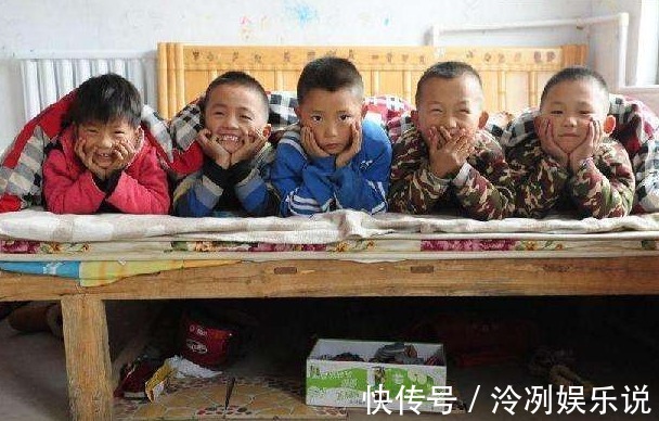 户口|“林”爸爸喜得五胞胎,奶奶随意起名,上户口时,民警直夸好!