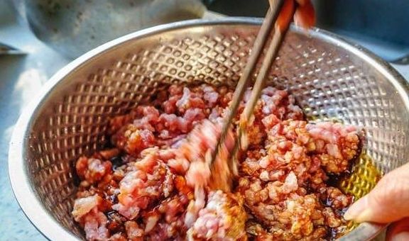 饺子馅中忌讳的一味调料，大伙爱放，殊不知营养流失