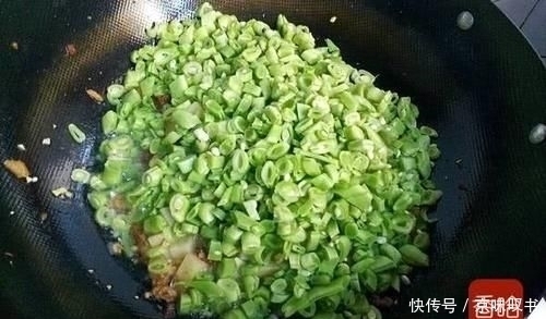 豆角新吃法，不用炒不用炸，美味可口比肉还香